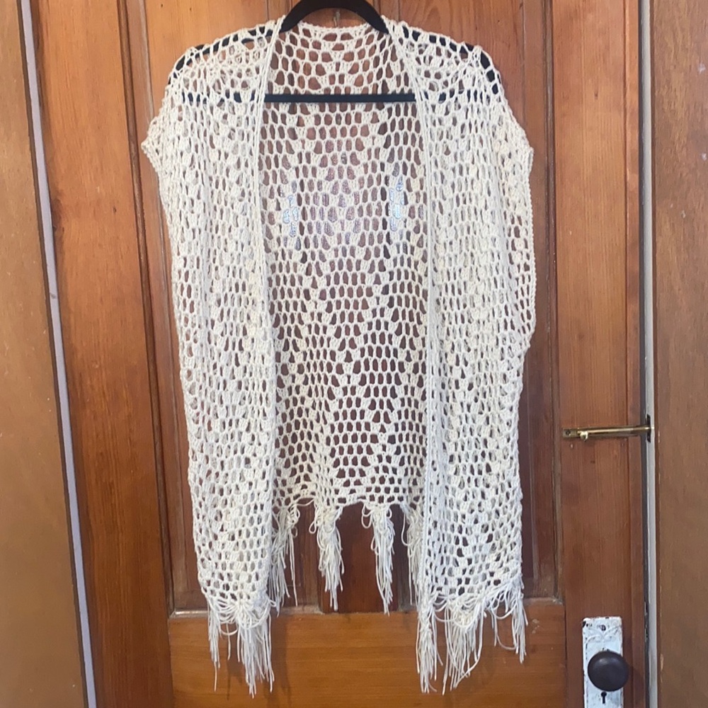 ADORABLE SHORT SLEEVE SWEATER WORH FRILLS